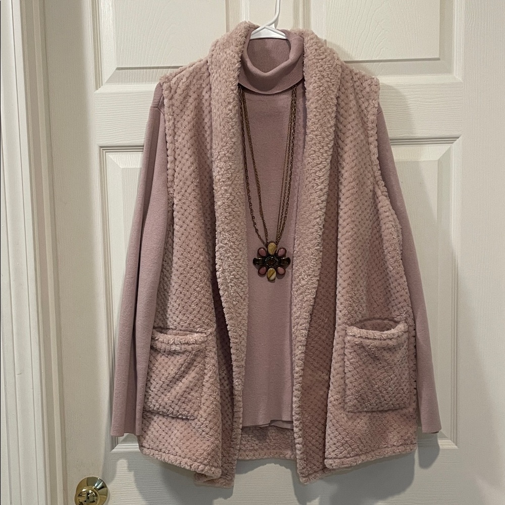 Lovely Chico's Rose Fleece Vest & Turtleneck hardly worn including necklace
